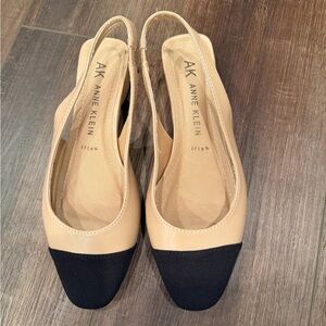 Anne Klein EUC Beige/Black Slingbacks